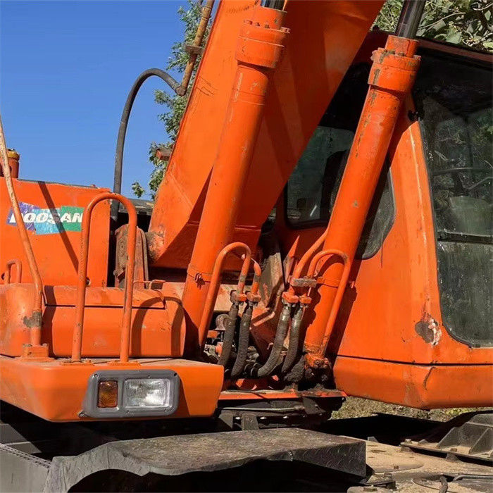 Low price 22 tons used Korean wheel excavator Doosan DX 210W-7 with lower working hours
