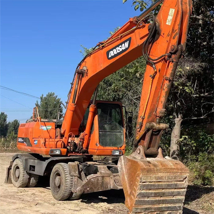 Low price 22 tons used Korean wheel excavator Doosan DX 210W-7 with lower working hours