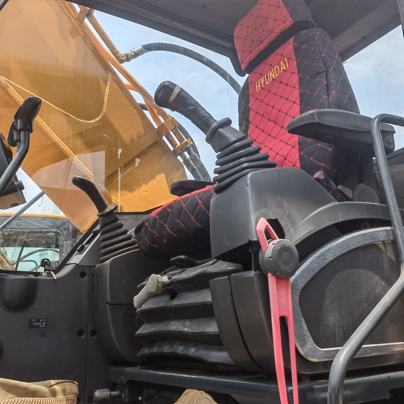30 Ton Ready For Work And Experienced Used Korea Imported Hyundai DH305LC-9