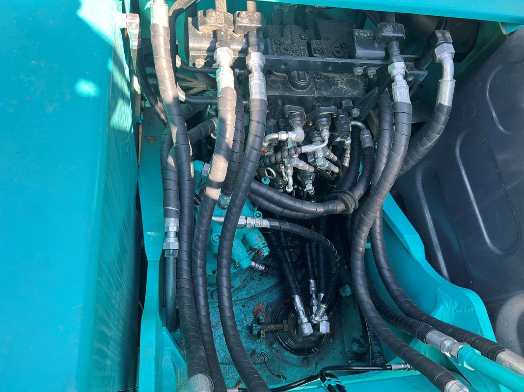 Second Hand Excavator Kobelco Sk140lc 8 Crawler Excavator Crane Weight 13.3t