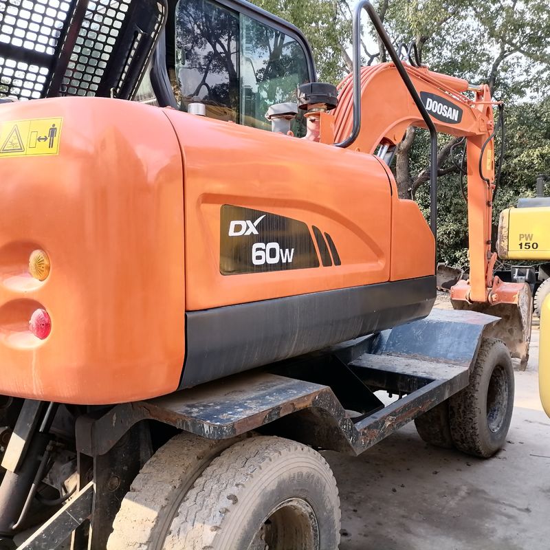 5 ton Korea imported 90% new Doosan DX 60W Used Wheel excavator with high quality and best performance for sale