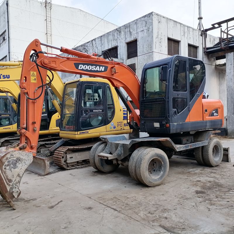 5 ton Korea imported 90% new Doosan DX 60W Used Wheel excavator with high quality and best performance for sale