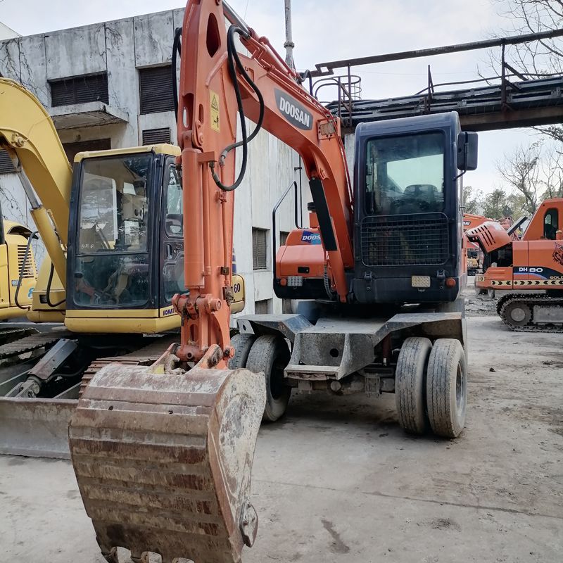 5 ton Korea imported 90% new Doosan DX 60W Used Wheel excavator with high quality and best performance for sale