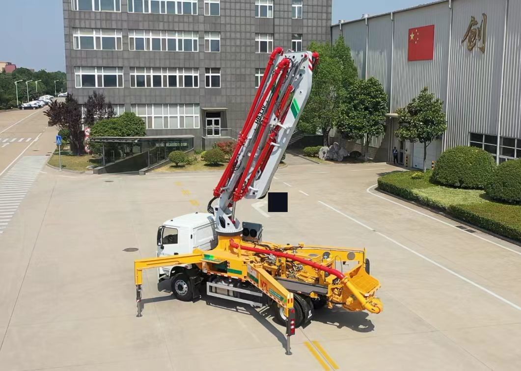 6×4 Or 8×4 Drive Ready To Work XCMG. HB37A 37 M Concrete Pump Truck For Concrete Delivery And Pouring