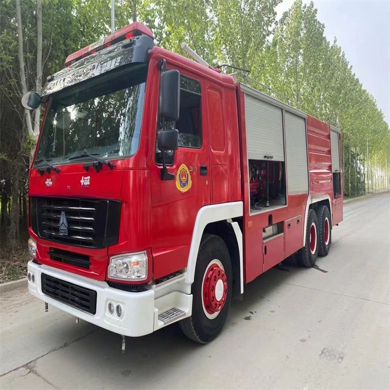 Good Condition Red Diesel Fuel Type Howo Fire Fighting Truck 16cbm Manual Transmission