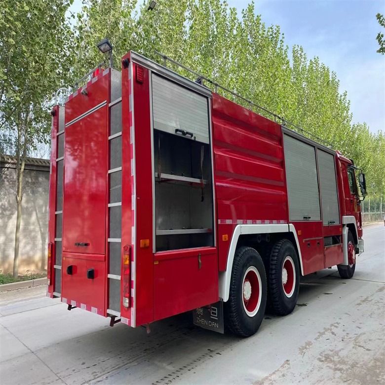 Good Condition Red Diesel Fuel Type Howo Fire Fighting Truck 16cbm Manual Transmission