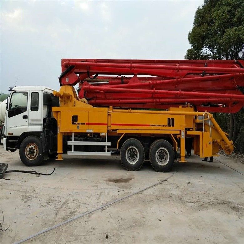 Yellow Used Chassis Putzmeister Concrete Pump Truck 37 Meters with 12M³/H Productivity
