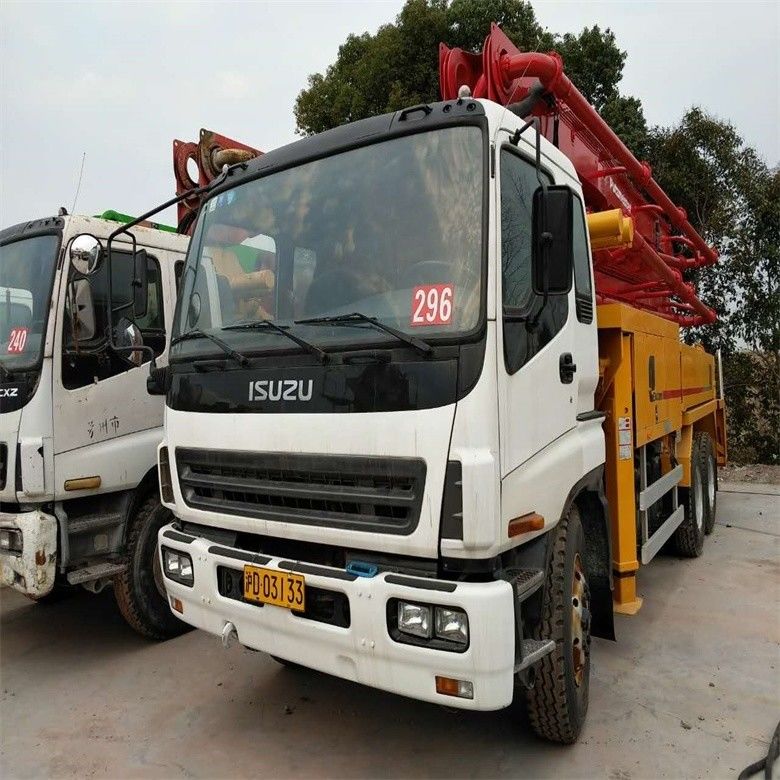 Yellow Used Chassis Putzmeister Concrete Pump Truck 37 Meters with 12M³/H Productivity