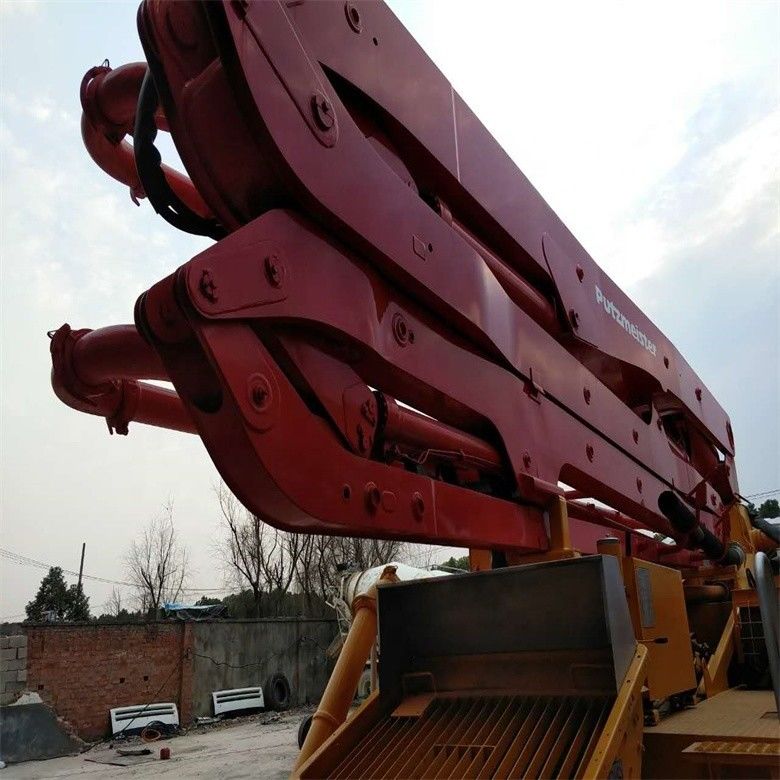 Yellow Used Chassis Putzmeister Concrete Pump Truck 37 Meters with 12M³/H Productivity
