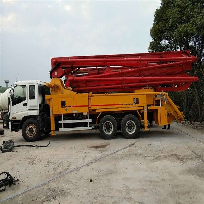 Yellow Used Chassis Putzmeister Concrete Pump Truck 37 Meters with 12M³/H Productivity