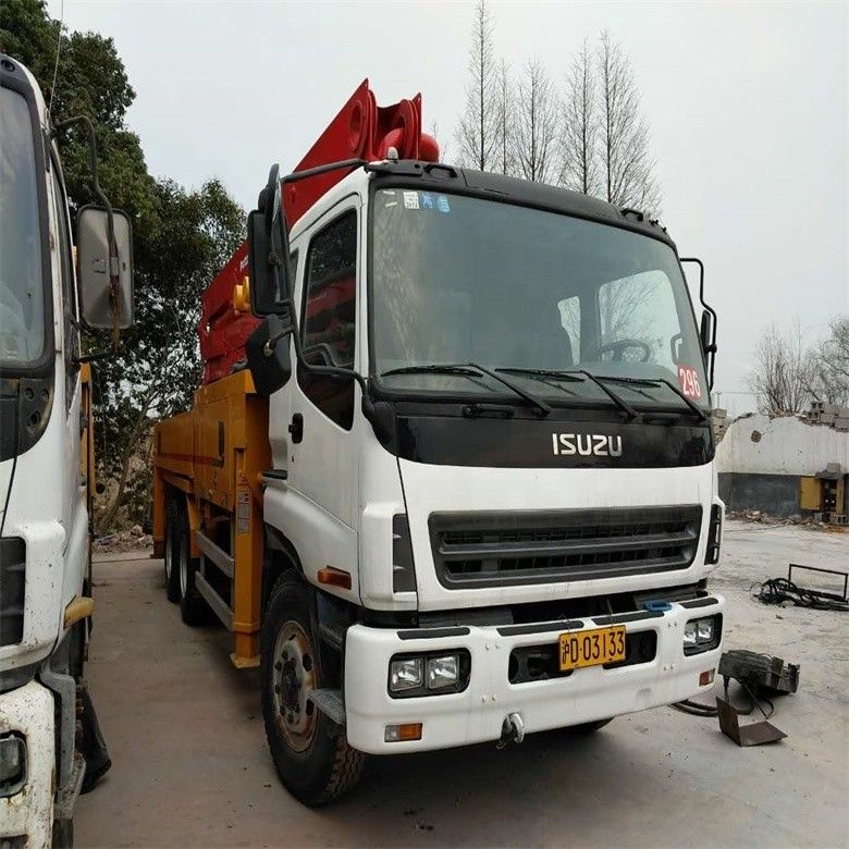 Yellow Used Chassis Putzmeister Concrete Pump Truck 37 Meters with 12M³/H Productivity