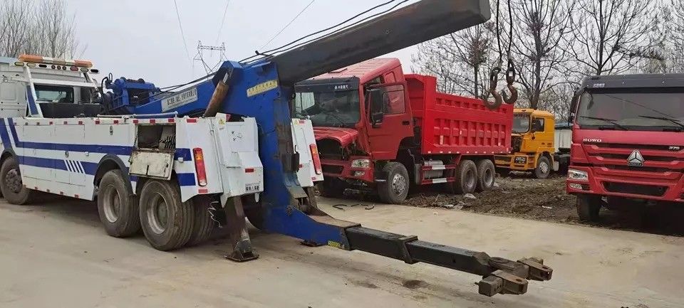4x2/6x2/6x4/8x4/8x6/4x4/6x6 Driving Type Wrecker Truck with High Power