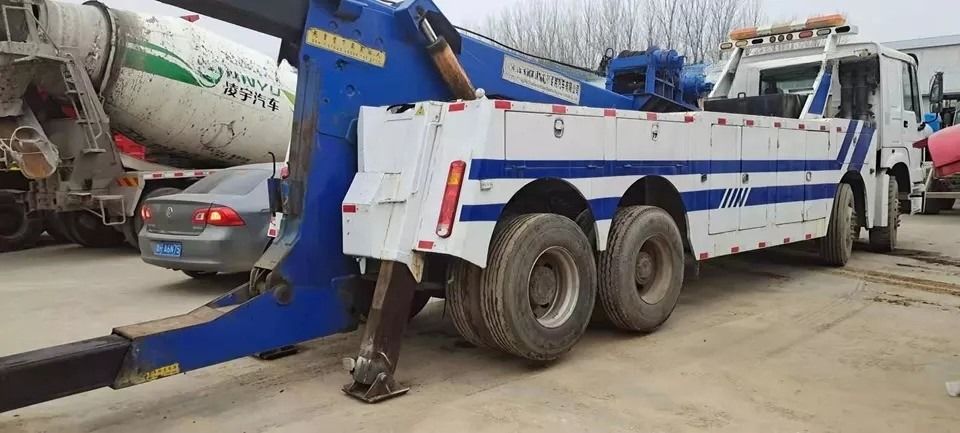 4x2/6x2/6x4/8x4/8x6/4x4/6x6 Driving Type Wrecker Truck with High Power