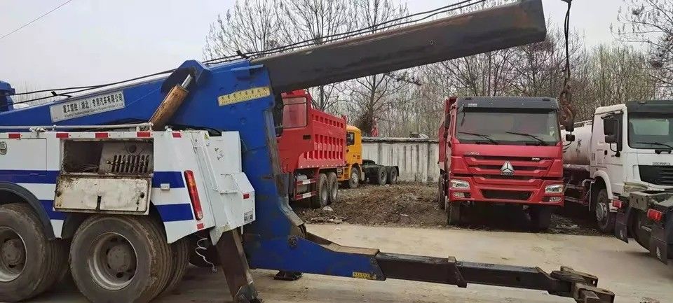 4x2/6x2/6x4/8x4/8x6/4x4/6x6 Driving Type Wrecker Truck with High Power