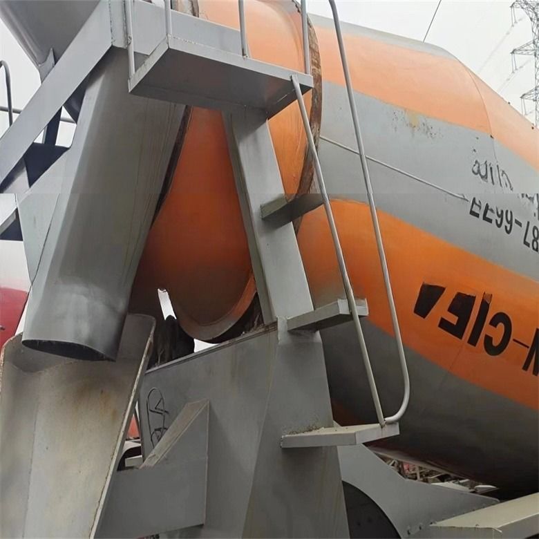 Construction Works 6*4 Howo Cement Truck Mixer With 371 Hp 375hp Mixing Power