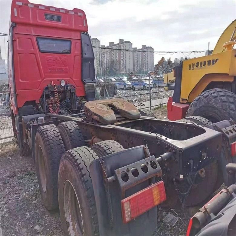 10 Forward Shift Number Used Faw Tractor Heavy Truck 6*4 With Multimedia System