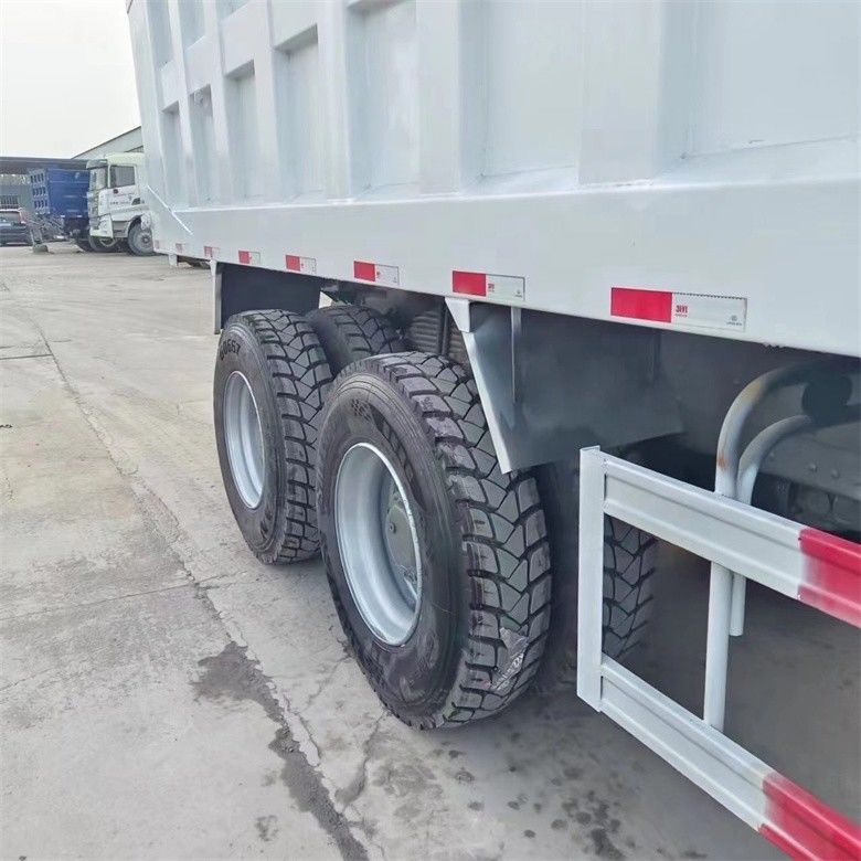 Multimedia System Equipped 6x4 Howo Dump Truck Sinotruck 371 LHD With And Left Steering