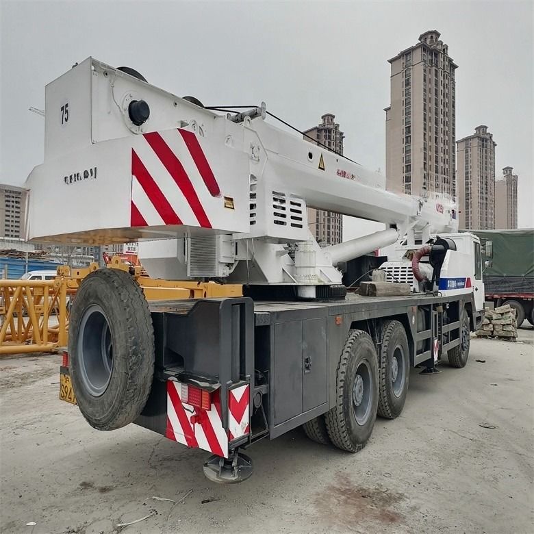 Used Zoomlion QY25V 20 Ton Wheeled Mobile Truck Crane with 3000-4000 Working Hours