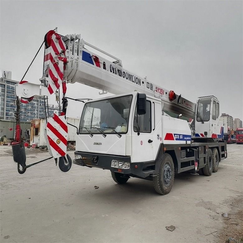 Used Zoomlion QY25V 20 Ton Wheeled Mobile Truck Crane with 3000-4000 Working Hours