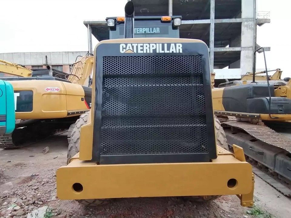 Good Condition CAT CS-583D Vibratory Single Drum Road Roller with Original Spare Parts