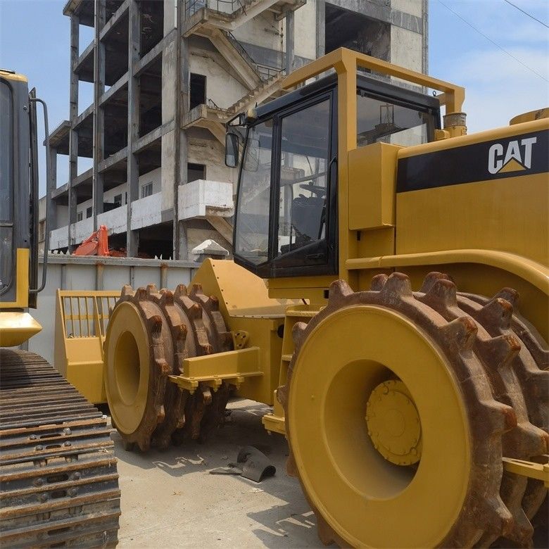 35 Ton Used Caterpillar Cat 826G Compactor in Excellent Condition Original Color Japan