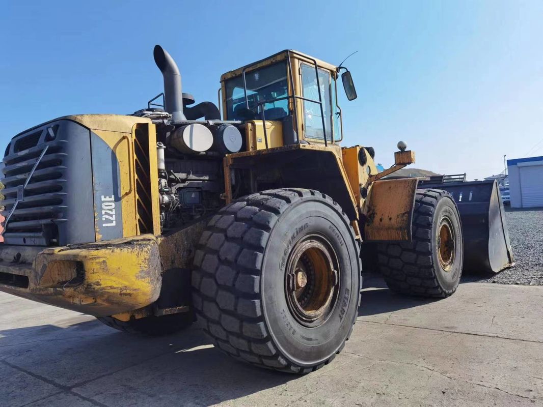 4WD Drive Type Used Loader VOLVO L220E Original Design Wheel Skid-Steer Loader Moving Type