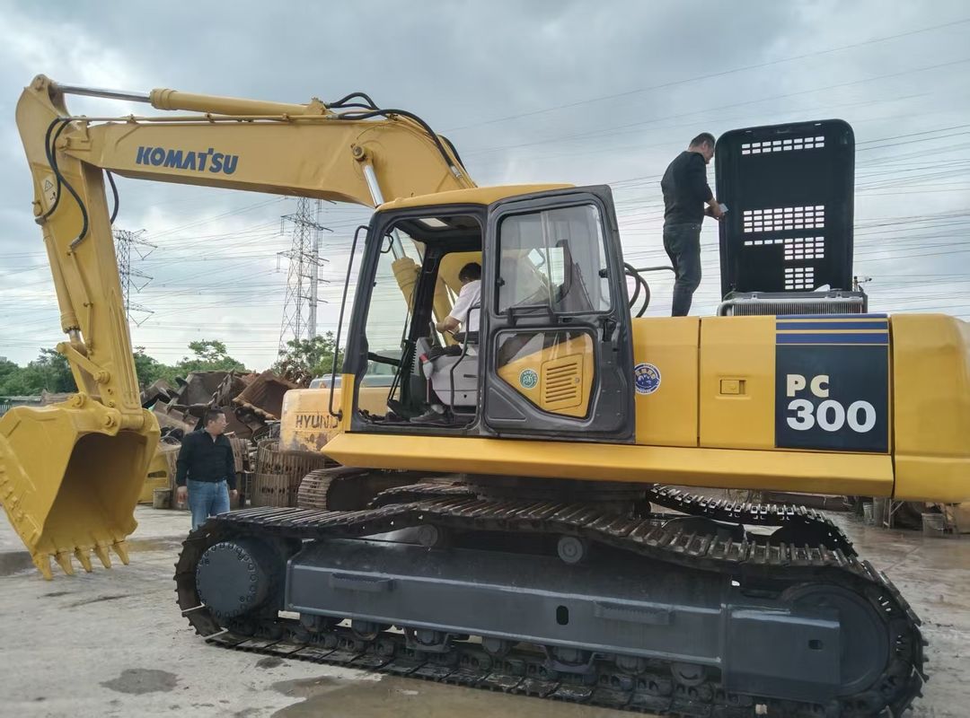 Used Komatsu PC300-7 Excavator with 180 kW Engine Power Hydraulic Crawler Digger
